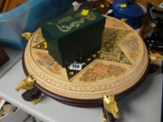 Fancy Oriental solitaire table set