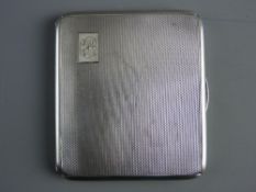 AN ENGINE TURNED LADY'S OR GENT'S SILVER CIGARETTE CASE, 4.5 troy ozs, Birmingham 1941