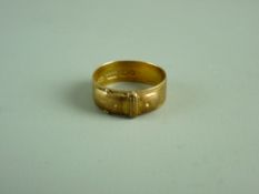 AN EIGHTEEN CARAT GOLD WIDE BUCKLE RING, 4.5 grms, size N/O