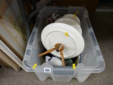 A tub of mixed pottery & glassware