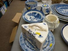A parcel of blue & white china