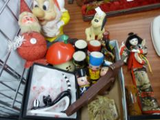 A parcel of novelty & other mixed items