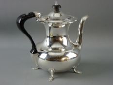 AN ELKINGTON & CO SILVER COFFEE POT, possibly Birmingham 1920, 21.5 troy ozs gross, 21 cms high