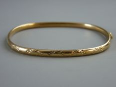 A NINE CARAT GOLD SQUARE FORM BANGLE with clip fastener, 4.8 grms