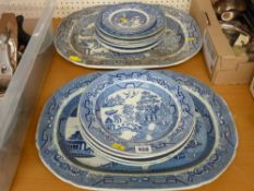 Quantity of Willow pattern meat and dinner plates