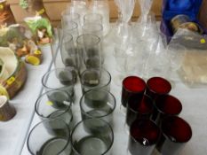 Quantity of mixed drinking glassware