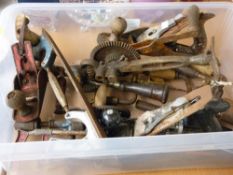 Crate of mixed vintage tools