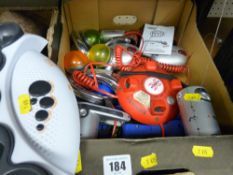 Box of mixed novelty ware