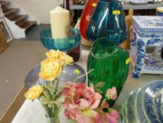 Quantity of art and other glassware