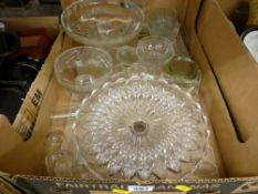 Quantity of vintage glassware