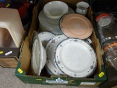 Mixed box of modern dinnerware