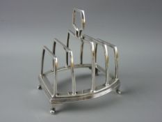 A SMALL SILVER FOUR SECTION TOAST RACK with curved sides and corner pad feet, 3 troy ozs, Birmingham