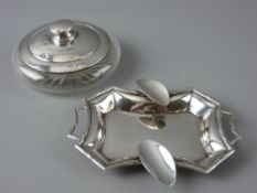 A SMALL OBLONG TRAY SHAPED SILVER ASHTRAY, 1.4 troy ozs, Birmingham 1910 and a circular glass powder