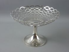 A PIERCED PEDESTAL SILVER FRUIT STAND, Birmingham 1932, 10 troy ozs, 14 cms high, 20.5 cms