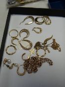 Various items of jewellery in yellow gold including a 9ct cable chain
