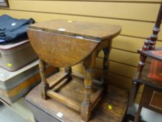A neat small drop leaf oak occasional table