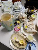 Parcel of mixed china & glass including vintage Pyrex-style teaware, Heinreich wall plates for