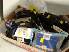 A tray of vintage & instamatic cameras