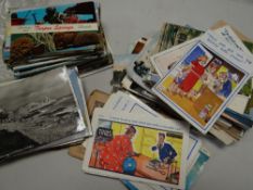 A quantity of loose mixed postcards