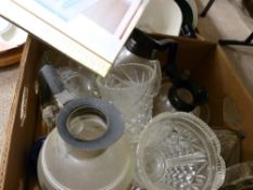 Box of mixed glassware etc