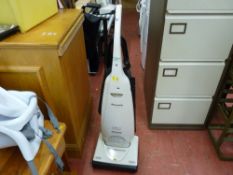 Panasonic 1900w super lightweight vacuum cleaner and a desktop fan E/T