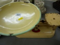 Vintage set of scales by Lincoln