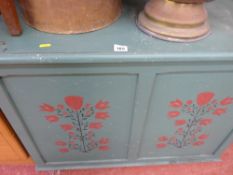 Green ground tulip decorated blanket box