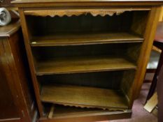 Floorstanding bookcase with adjustable shelves