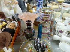 Parcel of art and other glassware