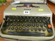 Cased Olivetti Lettera 22 typewriter