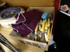 A quantity of loose cutlery