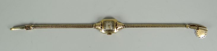 A 9CT YELLOW GOLD LADIES VINTAGE WATCH on 9ct bracelet, 15.2gms gross