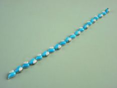 AN EIGHTEEN CARAT WHITE GOLD DIAMOND SET TURQUOISE COLOURED HEART LINK BRACELET of twenty dyed
