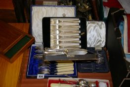 Large parcel of cased and loose cutlery