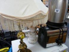 Breville toaster, kettle and two lamps E/T