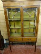AN EDWARDIAN TWO DOOR MAHOGANY & CROSSBANDED DISPLAY CABINET, twin glazed with moulded detail with