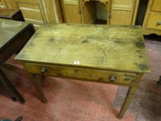 AN ANTIQUE OAK SINGLE DRAWER SIDE TABLE, 68 cms high, 84 cms wide, 48 cms deep