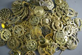 A GOOD QUANTITY OF VICTORIAN AND LATER HORSE BRASSES including a pair of pot centred crescents,