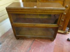 AN OAK WERNICKE STYLE TWO SECTION BOOKCASE, 74 cms high, 85 cms wide, 28.5 cms deep