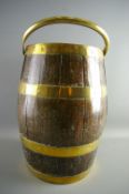 AN ANTIQUE OAK & BRASS BANDED BARREL BUCKET with swing brass handle, 40 cms high