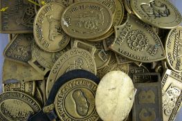 A GOOD QUANTITY OF BRASS SHOW PLATES including Shire and Heavy Horse Machinery Society, vintage