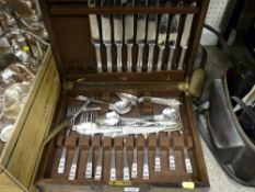 Oak cased canteen of cutlery