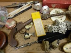 Box of mixed collectables including a vintage style pistol, an Eastern dagger, a pair of Wade 'Si