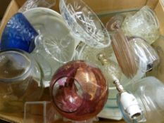 Box of mixed vintage glassware