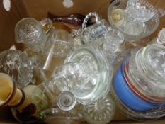 Box of mixed vintage glassware