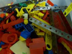 Tub containing good quantity of Lego and one or two Meccano pieces