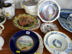 Quantity of vintage and modern decorative wall plates
