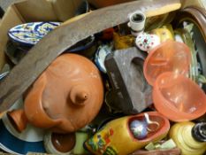 Mixed box of collectables and ornamental ware