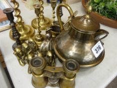 Quantity of vintage brass and other metalware, candlesticks etc