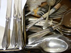 Quantity of loose flatware